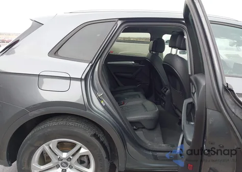 2018 Audi Q5 2.0T Premium/2.0T Tech Premium z USA, uszkodzony, nr VIN WA1ANAFY3J2069032